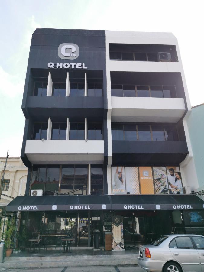 Q Capsule Hotel George Town Bagian luar foto