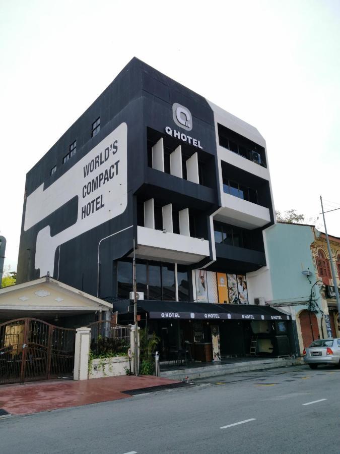 Q Capsule Hotel George Town Bagian luar foto